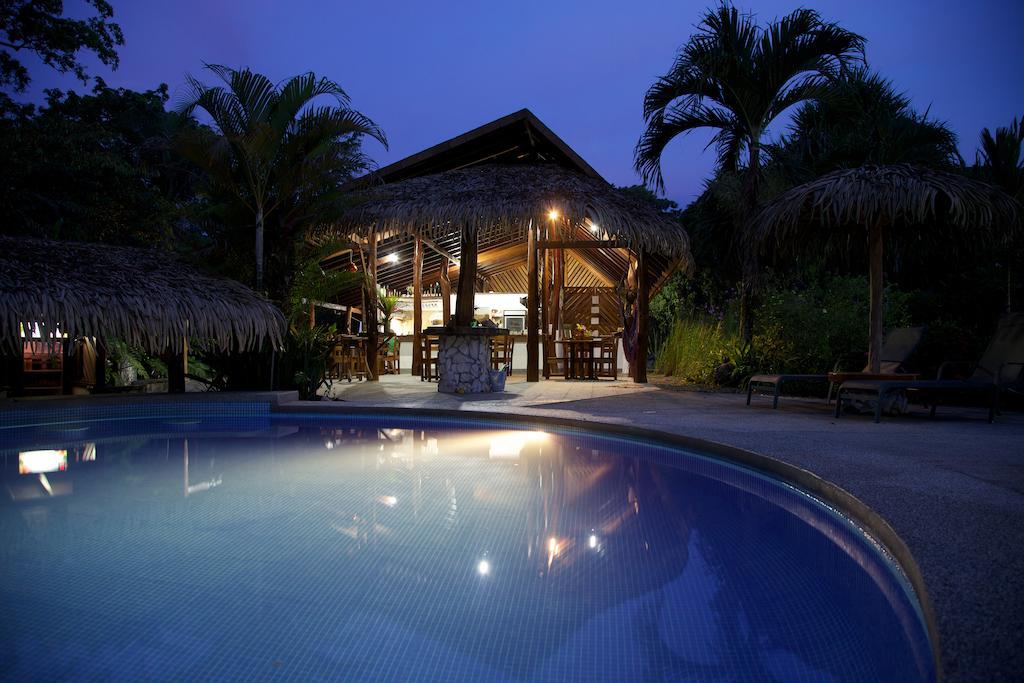 Hotel Suizo Loco Lodge & Resort Cahuita Exteriör bild