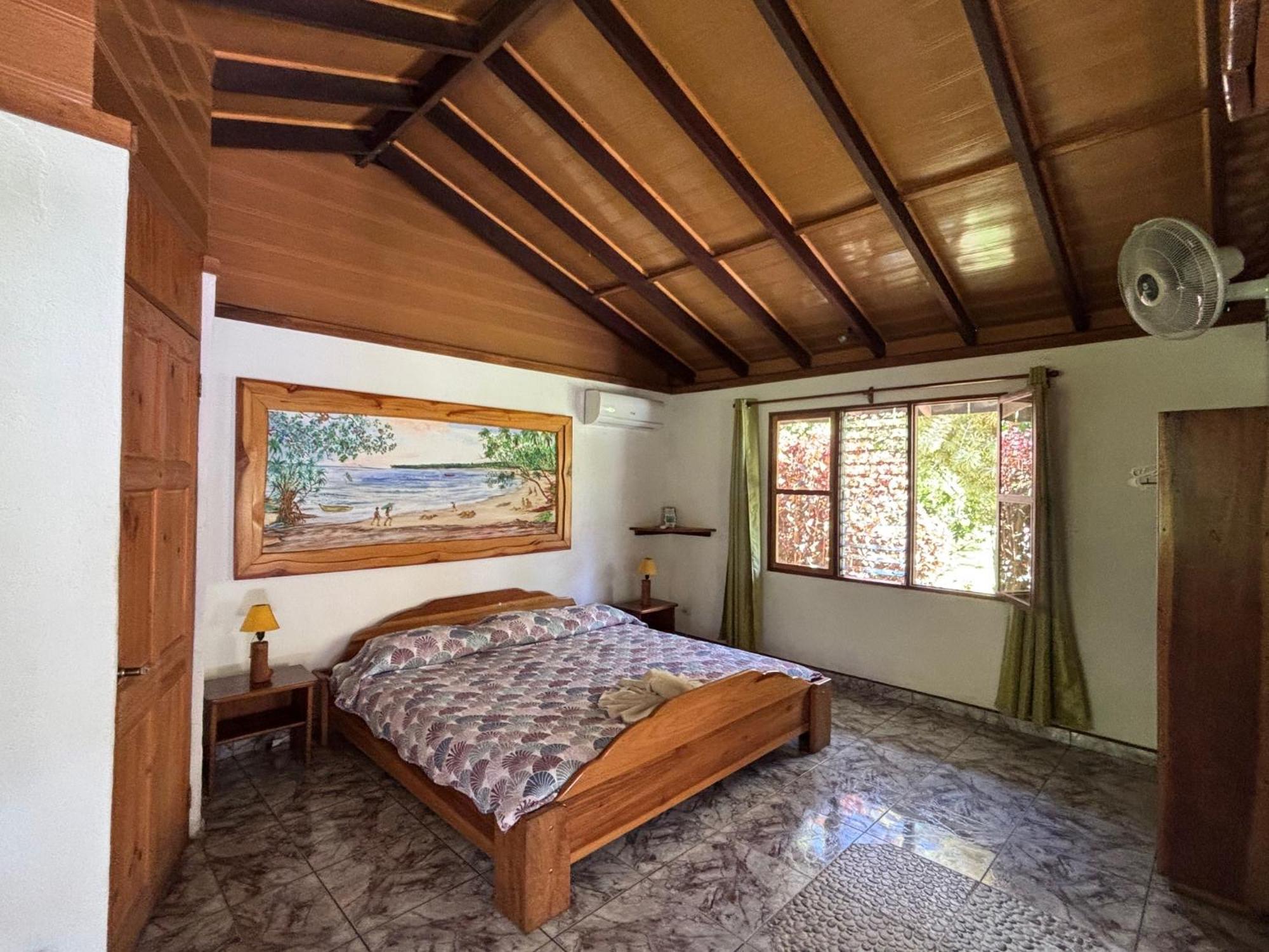Hotel Suizo Loco Lodge & Resort Cahuita Exteriör bild