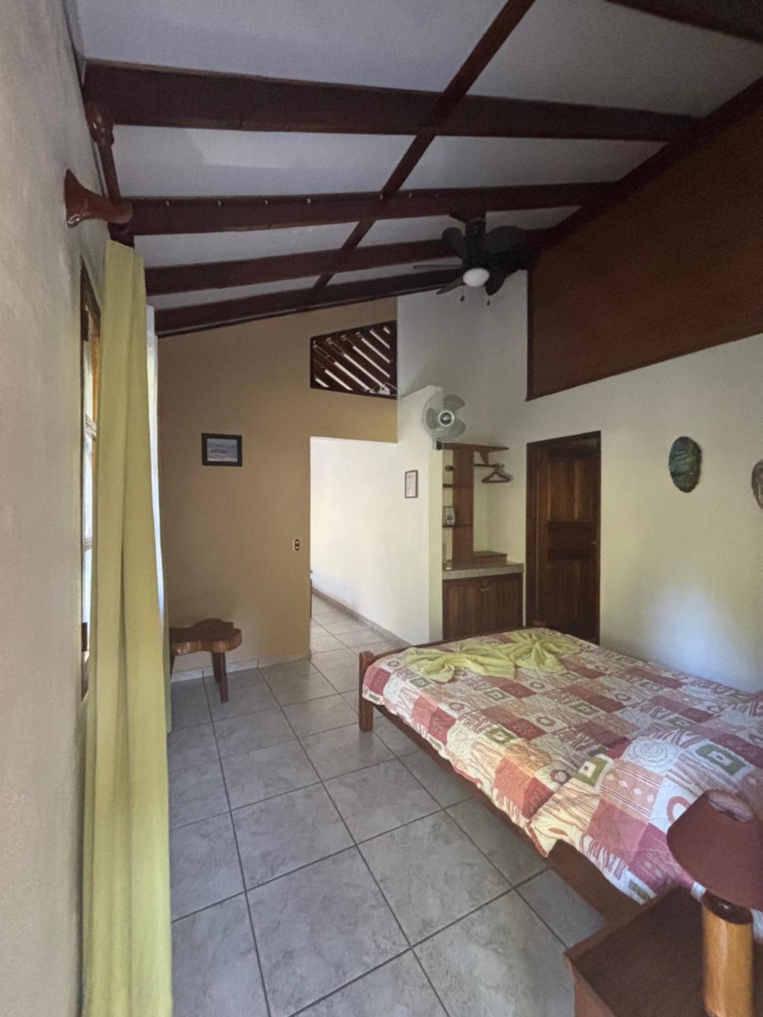 Hotel Suizo Loco Lodge & Resort Cahuita Exteriör bild