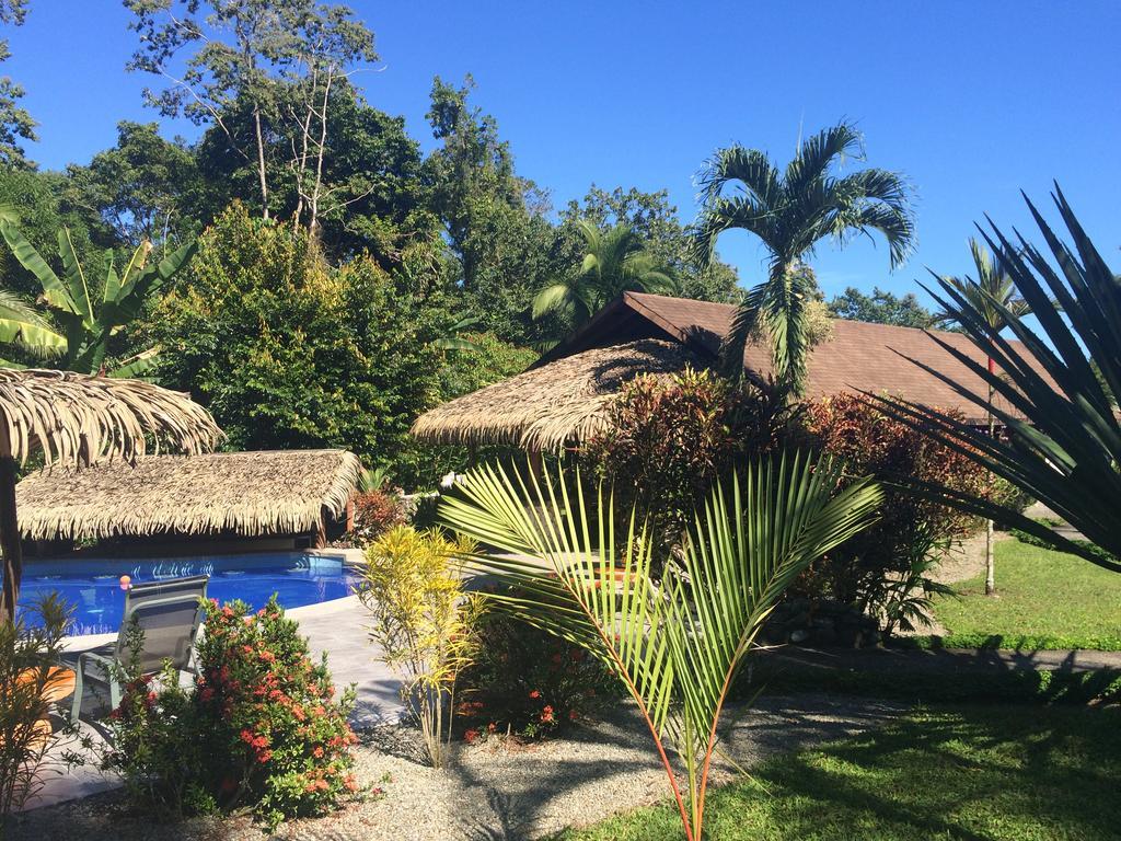 Hotel Suizo Loco Lodge & Resort Cahuita Exteriör bild
