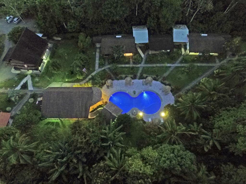 Hotel Suizo Loco Lodge & Resort Cahuita Exteriör bild